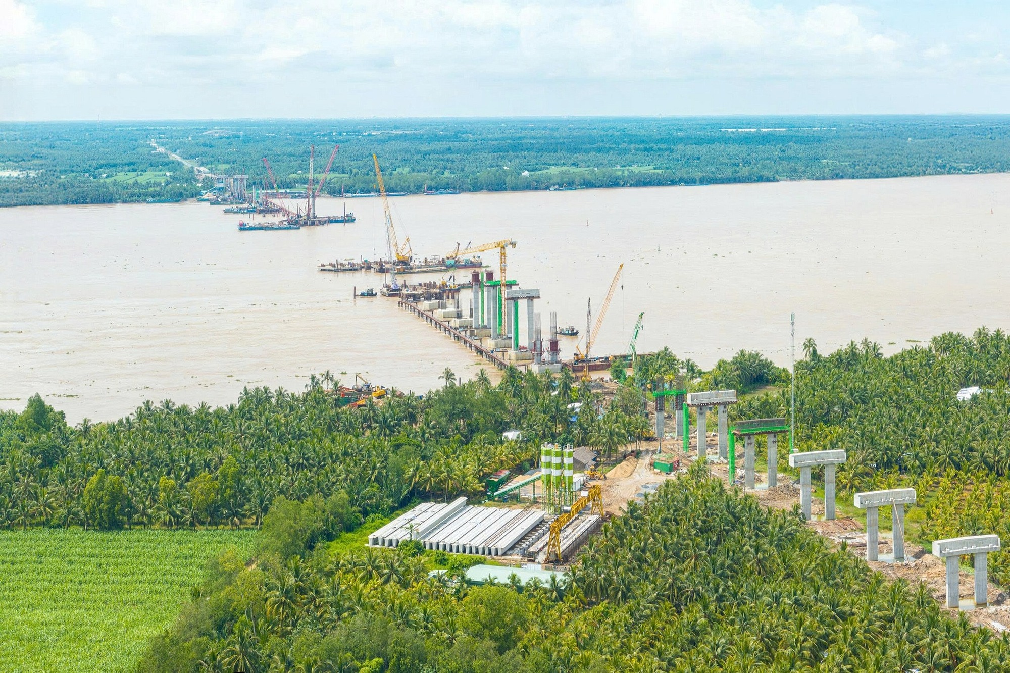 Đèo Cả báo tin vui: Cầu có trụ tháp cao tương đương tòa nhà 35 tầng, nhịp chính dài thứ 2 Việt Nam vừa vượt tiến độ - Ảnh 1