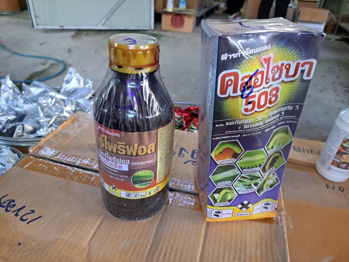 Một thiếu tướng chỉ huy cuộc đột kích, tóm gọn đường dây sản xuất hóa chất nông nghiệp giả, tịch thu loạt thuốc diệt cỏ, thuốc trừ sâu không giấy phép - Ảnh 4