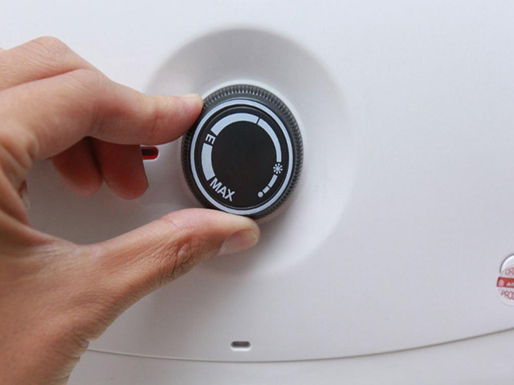 Chỉnh nhiệt độ bình nóng lạnh tiết kiệm được bao nhiêu tiền? Nhiều người dùng lâu mà không biết - Ảnh 1