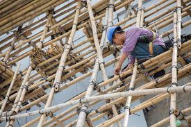 Cận cảnh giàn giáo làm bằng tre bên ngoài tòa chung cư hàng chục tầng: Vì sao đến giờ vẫn được sử dụng? - Ảnh 4