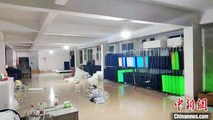 Công nghệ cao vào cuộc, công an triệt phá đường dây sản xuất buôn bán TV Xiaomi và Huawei giả quy mô 120 tỷ, tịch thu hơn 302 món đồ nhái - Ảnh 1