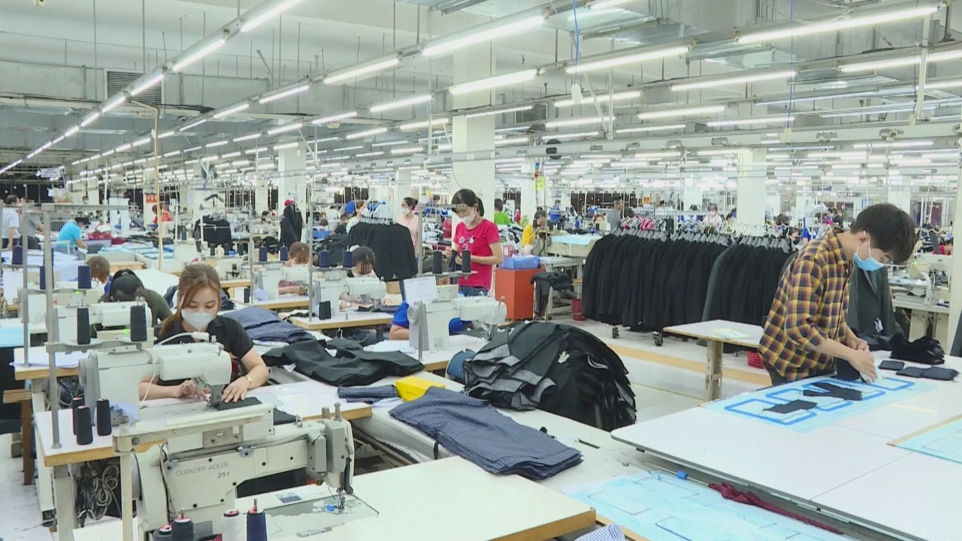 DN xuất khẩu Vinatex, May Sông Hồng, Vĩnh Hoàn, Sao Ta... bước vào giai đoạn thử lửa lớn nhất từ đầu năm - Ảnh 1