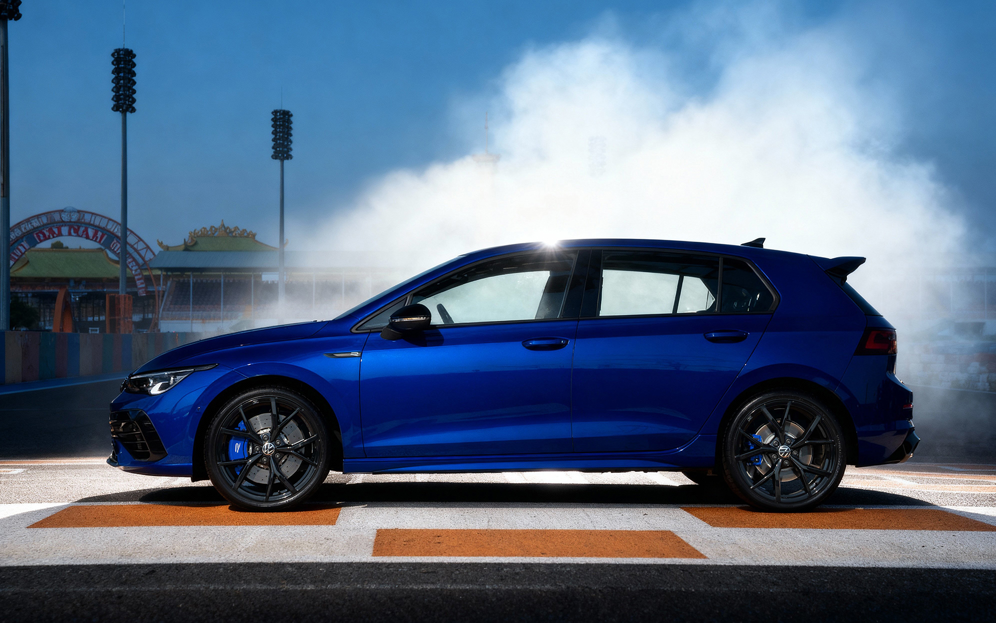 8 xe ra mắt Việt Nam tháng 10/2025: Rẻ nhất 520 triệu đồng, đắt nhất hơn 13 tỷ đồng, từ sedan đến SUV, đủ động cơ xăng điện và hybrid - Ảnh 21