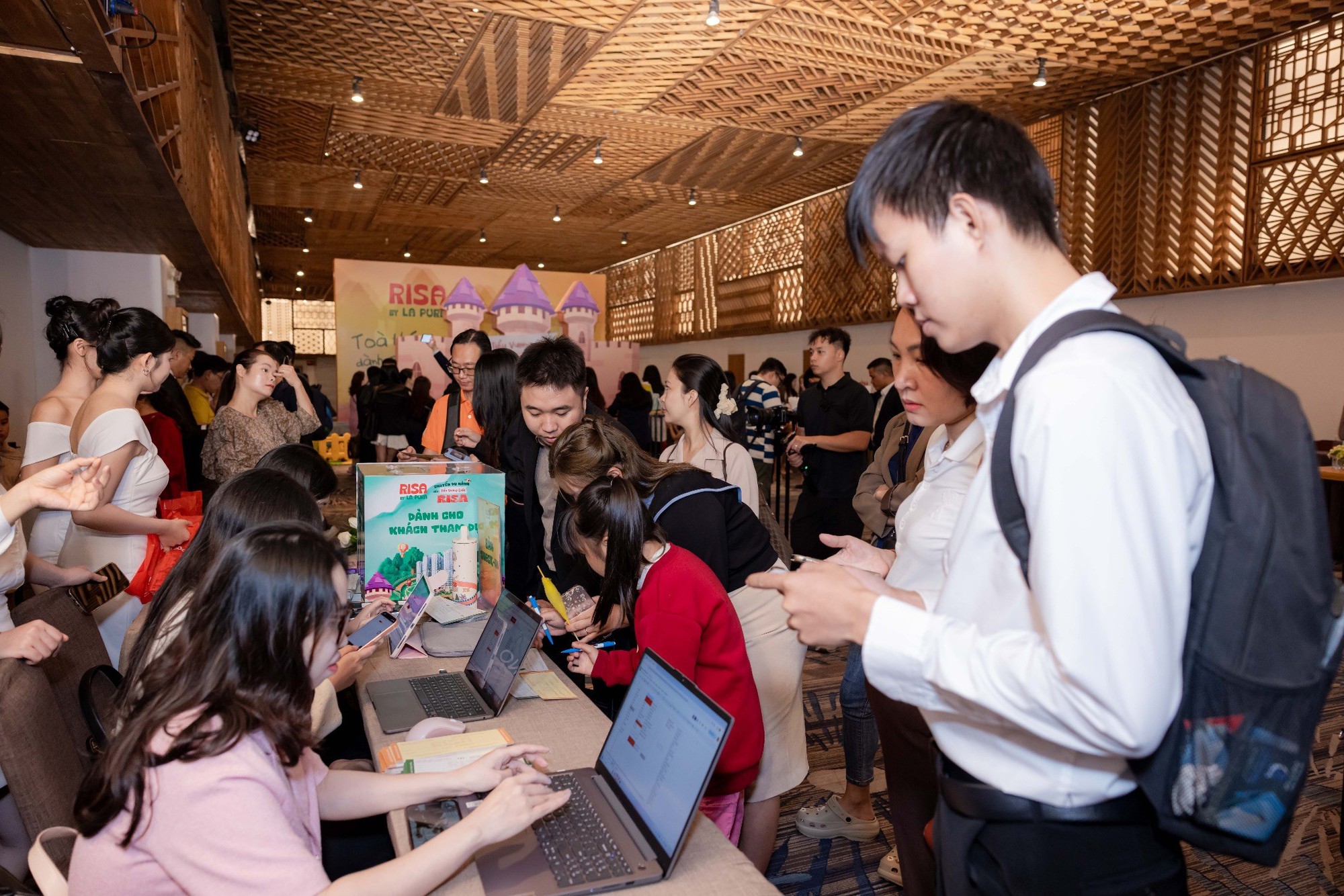 Vốn tích lũy 200-300 triệu đồng, cơ hội nào cho người trẻ có nhà? - Ảnh 1