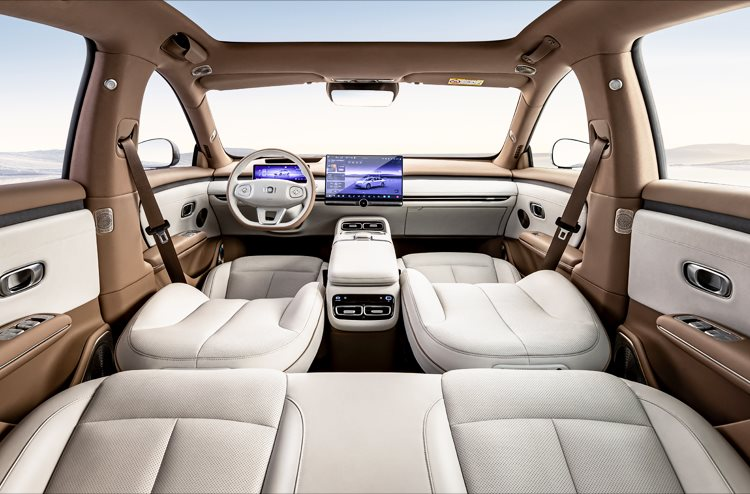 Hãng xe xây nhà máy tại Việt Nam vừa ra mắt mẫu xe điện đi 2.120 km: Sạc nhanh chỉ trong 12 phút, giá khởi điểm hơn 400 triệu đồng - Ảnh 3