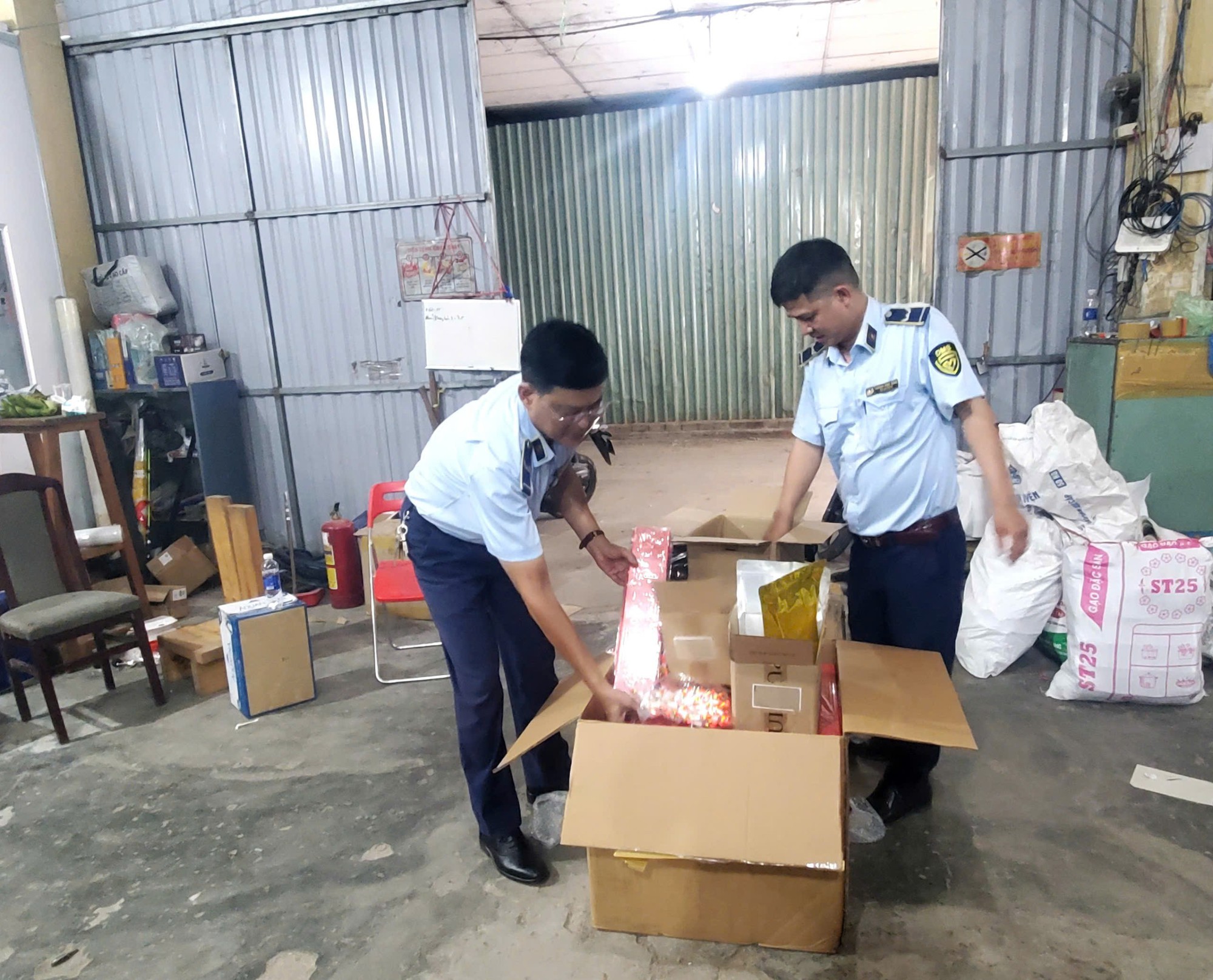 TPHCM: Ba doanh nghiệp vàng bị phạt, tịch thu hơn 54 gram vàng trang sức - Ảnh 1