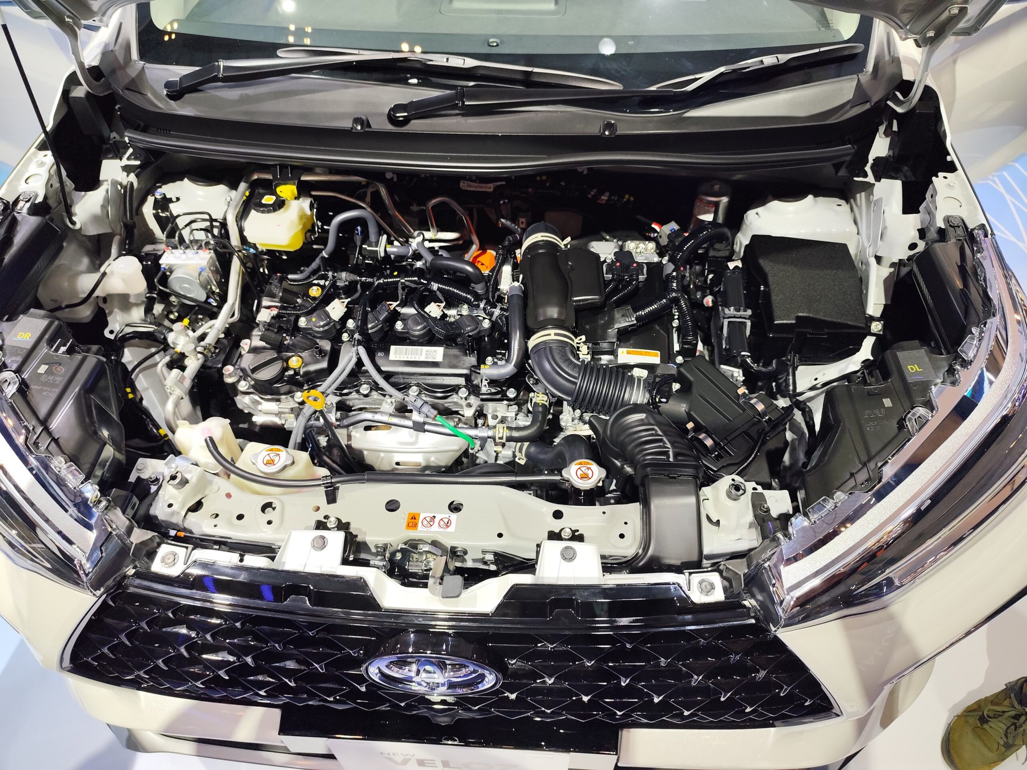 Ảnh thực tế Toyota Veloz hybrid giá quy đổi từ 472 triệu đồng vừa ra mắt: Động cơ 1.5L, có tính năng chạy điện, đáp trả Xpander hybrid - Ảnh 6