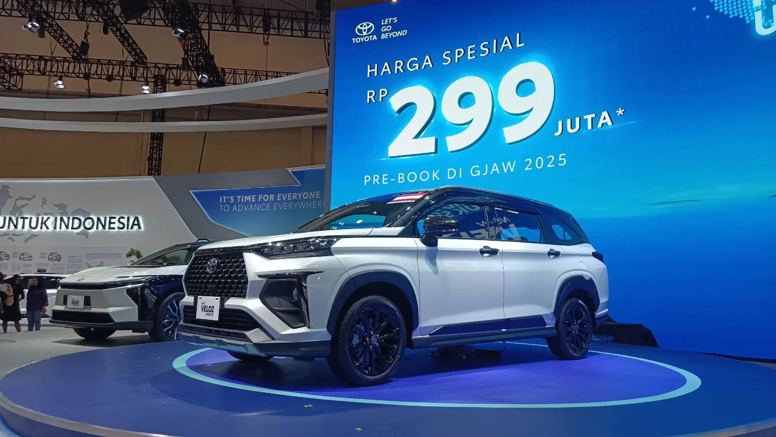 Ảnh thực tế Toyota Veloz hybrid giá quy đổi từ 472 triệu đồng vừa ra mắt: Động cơ 1.5L, có tính năng chạy điện, đáp trả Xpander hybrid - Ảnh 2