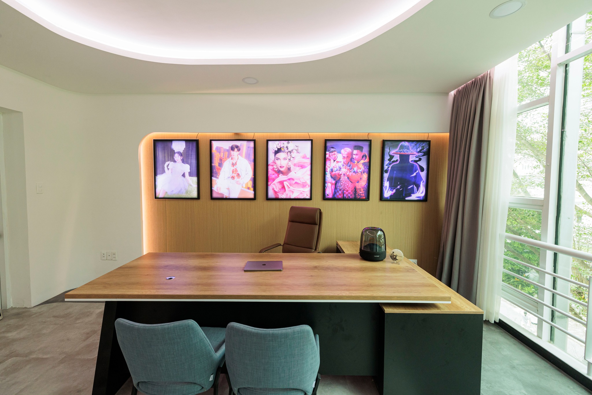 Trụ sở công ty của Sơn Tùng - MTP, Hà Anh Tuấn, Hiếu Thứ Hai: Người ở toà nhà chọc trời "trung tâm của trung tâm", người đặt tại nhà 3 tầng nép mình trong ngõ nhỏ - Ảnh 22