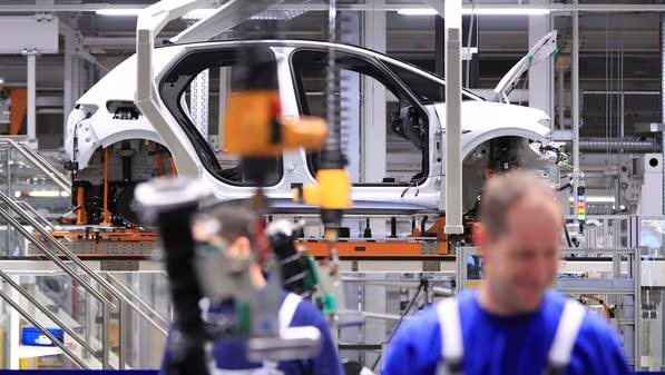 86.000 lao động bị sa thải trong 5 năm: Ngành phụ tùng xe hơi Châu Âu đối mặt khủng hoảng 'kiểu Darwin', làn sóng cắt giảm vượt xa thời đại dịch - Ảnh 2