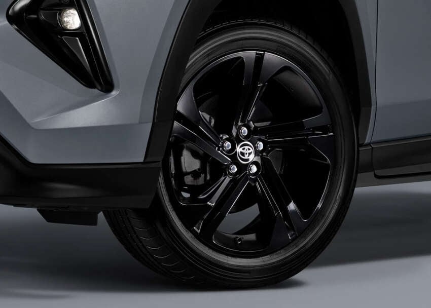 Toyota Yaris Cross thêm bản mới tại thị trường sát Việt Nam: Giá quy đổi 750 triệu đồng, phủ đen toàn thân, giữ nguyên cấu hình hybrid - Ảnh 3