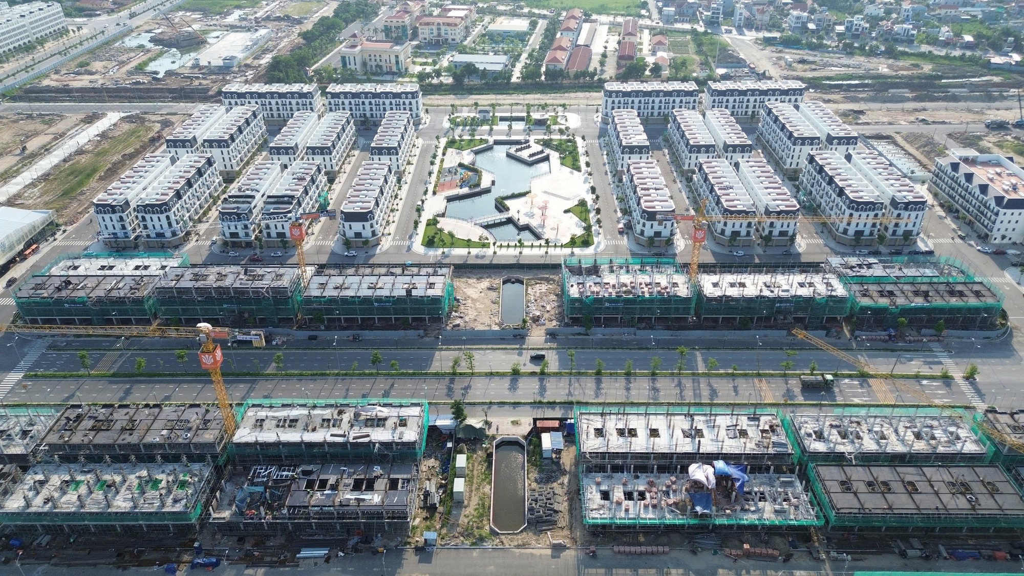 Thị giá giảm 25% so với đỉnh, CRV Group của Doanh nhân Đỗ Hữu Hạ chốt quyền chào bán 16,8 triệu cổ phiếu - Ảnh 2