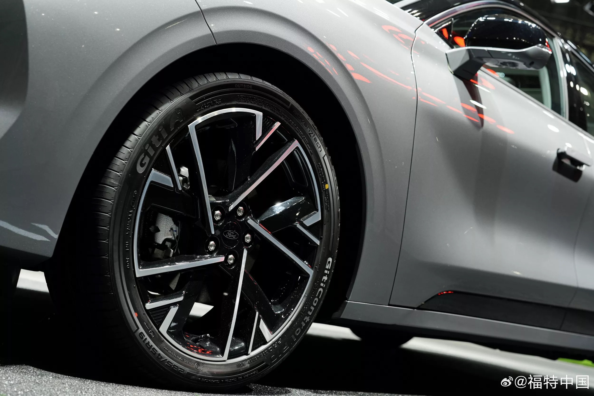 Ford làm mới mẫu sedan từng đấu Camry tại Việt Nam: Đầu gần giống Territory, màn hình siêu lớn bao trọn táp-lô, máy xăng và hybrid - Ảnh 5