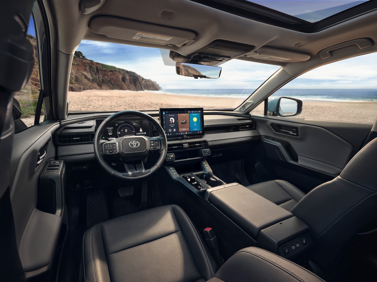 Toyota vừa làm 1 điều, người mua xe sắp thoát cảnh 'xe mới mua đã lỗi thời' - Ảnh 3