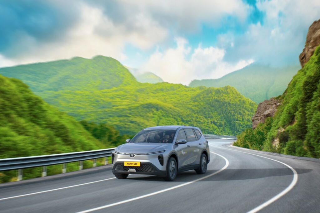 Xanh SM của tỷ phú Phạm Nhật Vượng bắt đầu triển khai dịch vụ xe ghép 7 chỗ liên tỉnh bằng Limo Green, chạy từ 4h sáng, tần suất 60 phút/chuyến - Ảnh 1