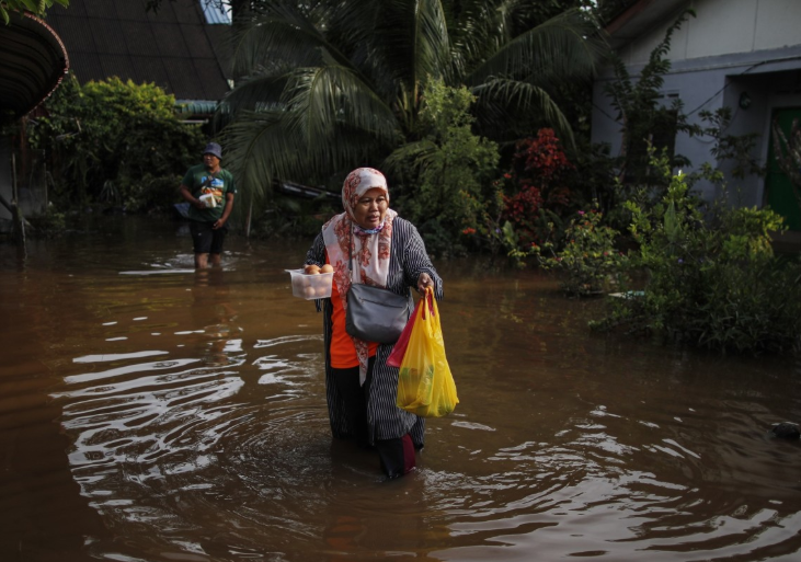 Lũ lụt nghiêm trọng ở Malaysia, gần 11.000 người phải sơ tán - Ảnh 1