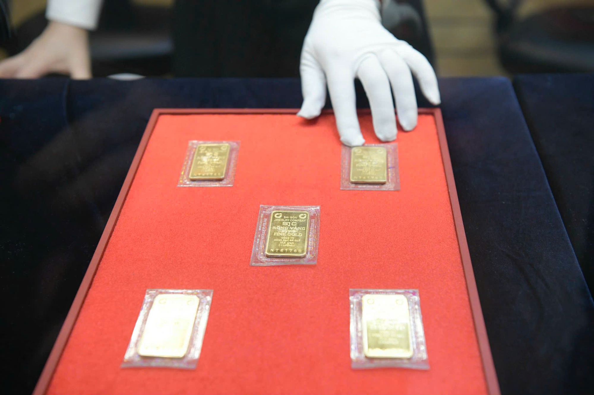 Áp thuế 0,1% khi chuyển nhượng vàng miếng, ngưỡng nào sẽ chịu thuế? - Ảnh 2