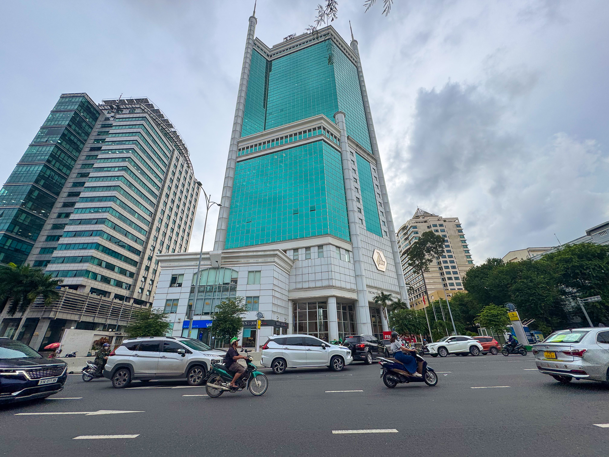 Trụ sở công ty của Sơn Tùng - MTP, Hà Anh Tuấn, Hiếu Thứ Hai: Người ở toà nhà chọc trời "trung tâm của trung tâm", người đặt tại nhà 3 tầng nép mình trong ngõ nhỏ - Ảnh 4