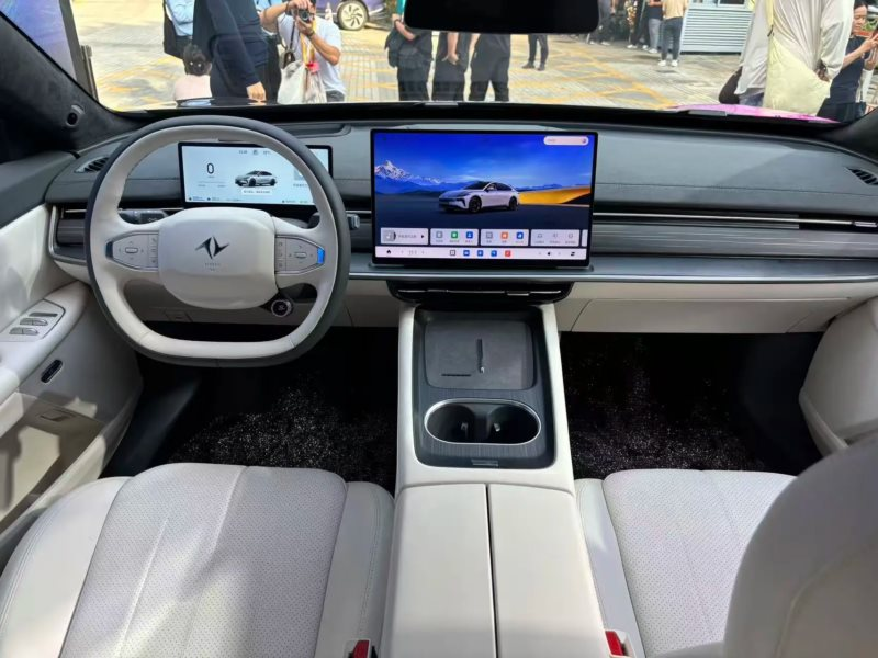 Ông trùm xe tải tại Việt Nam vừa ra mắt xe điện ngang cỡ Toyota Camry, giá khởi điểm hơn 500 triệu đồng - Ảnh 3