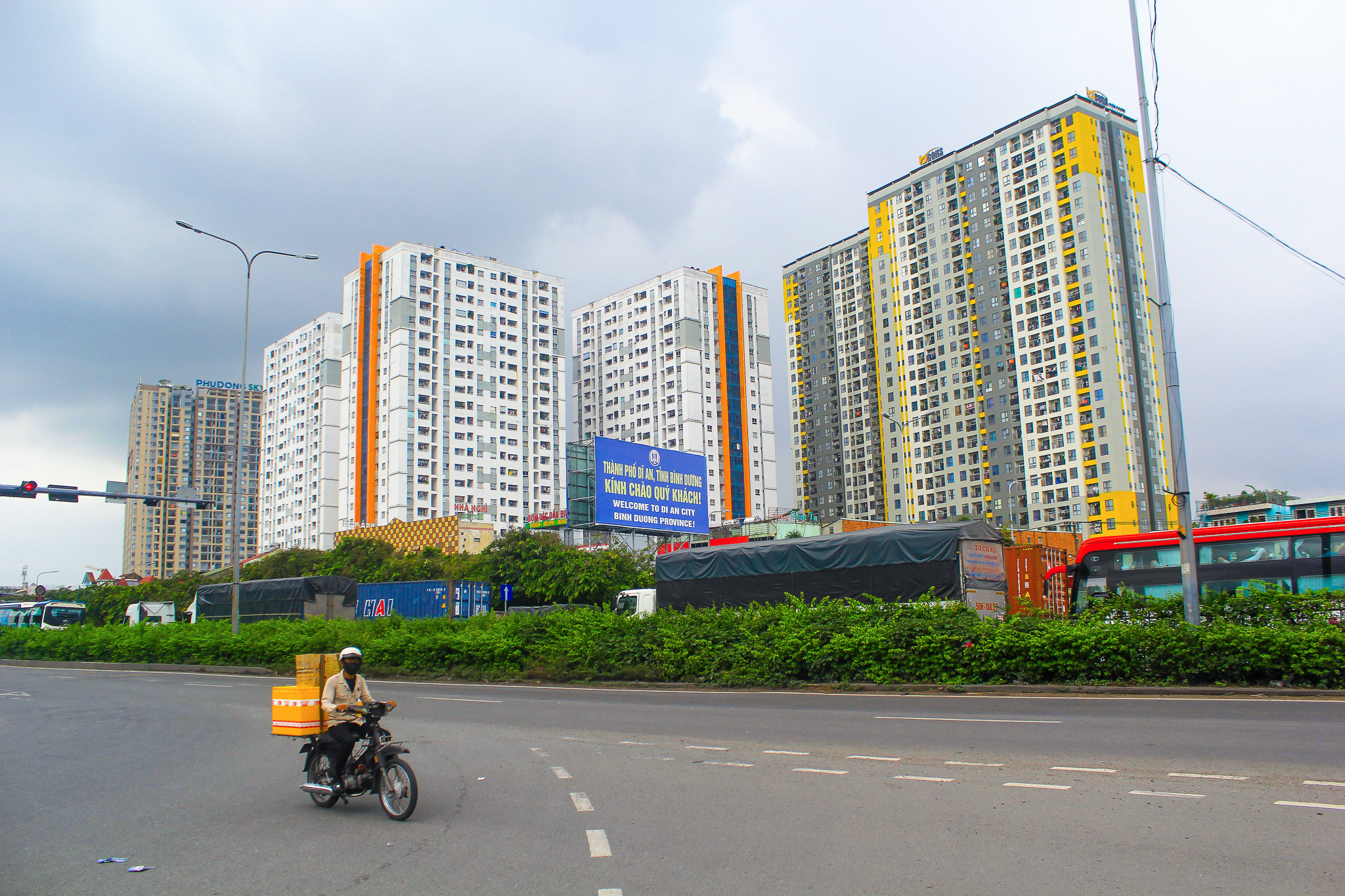 Khu vực bất động sản cực sôi động sau sáp nhập: Giá bằng một nửa, nguồn cung vượt xa TP.HCM cũ - Ảnh 3