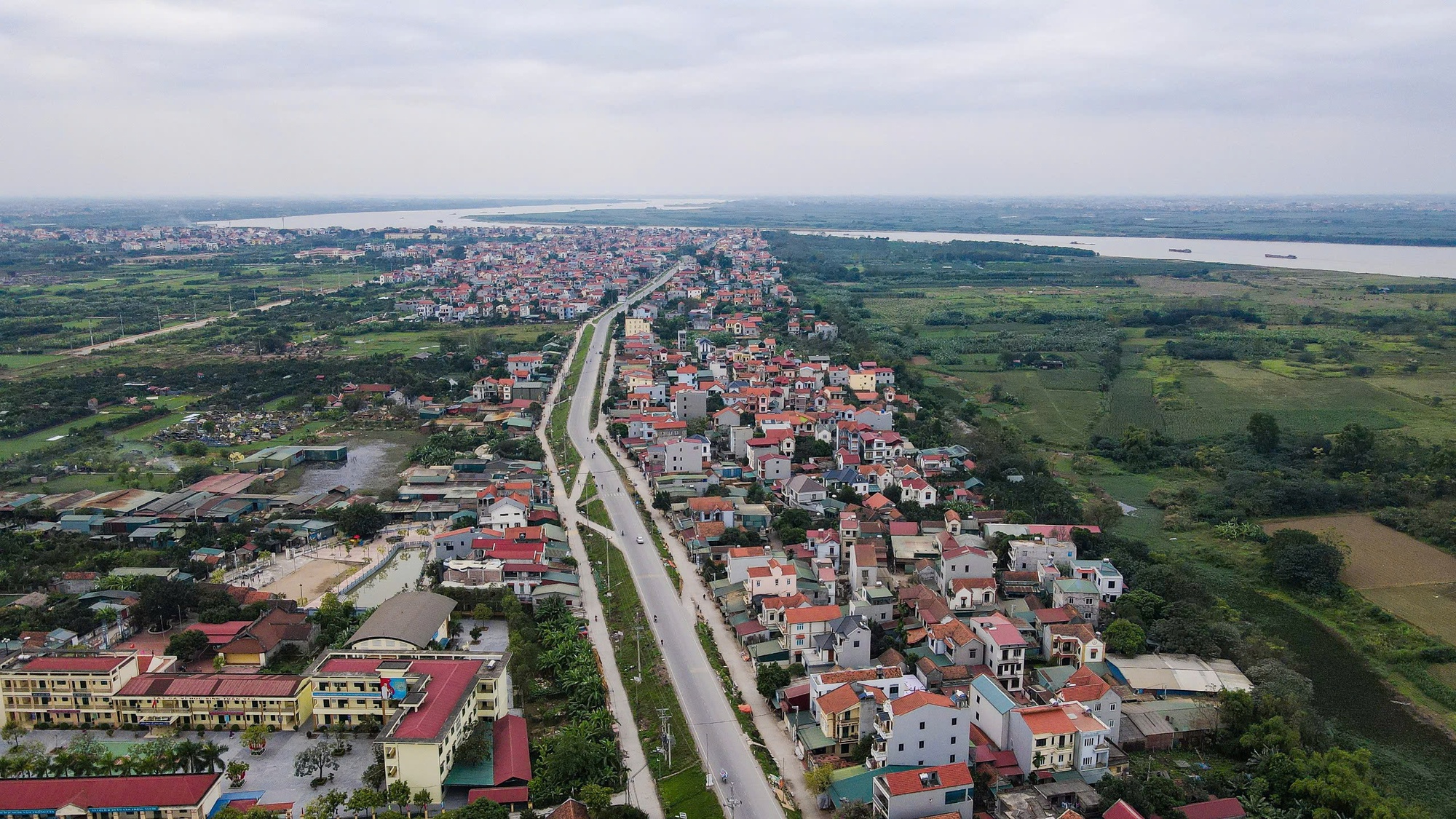 Hiện trạng cảnh quan sông Hồng dự kiến làm đại lộ tỉ USD - Ảnh 6