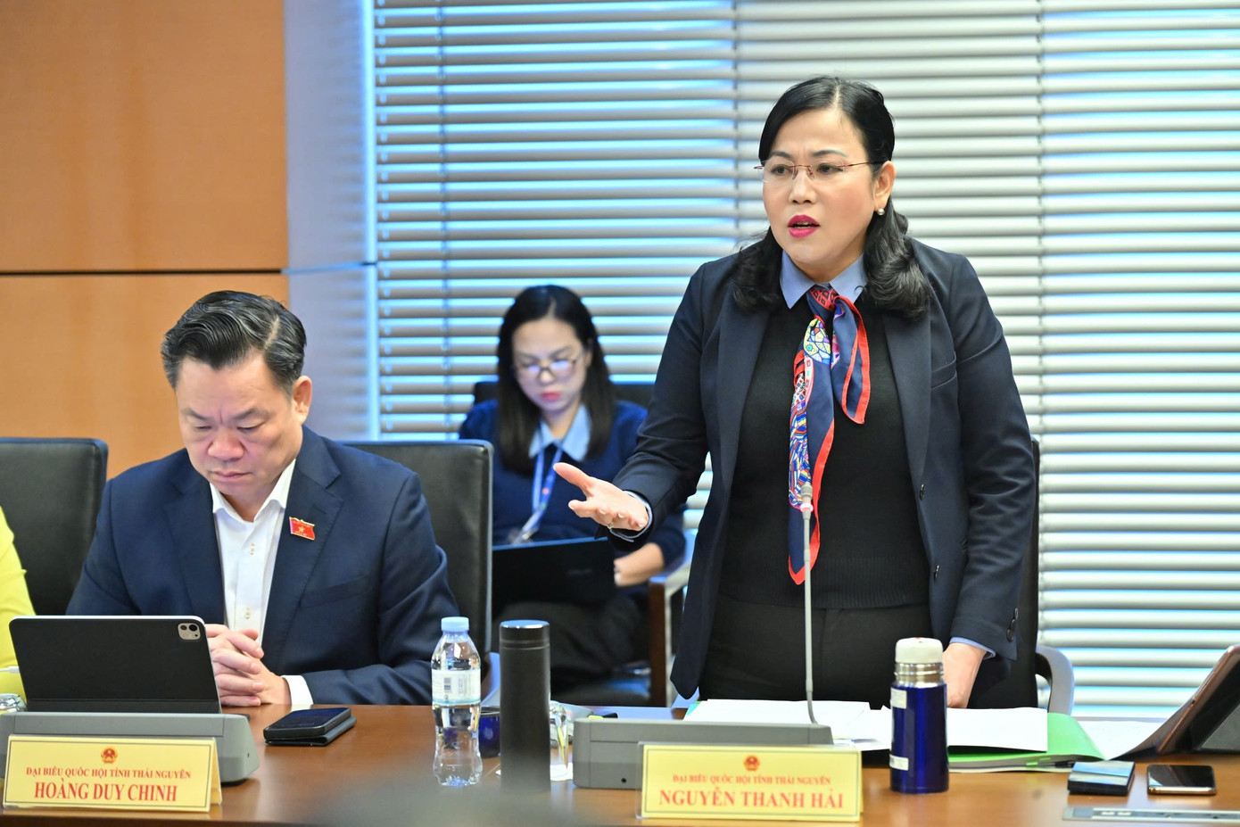 Phó Thủ tướng Hồ Đức Phớc lý giải việc mua bảo hiểm 'đóng tiền vào thì dễ, rút ra rất khó' - Ảnh 1