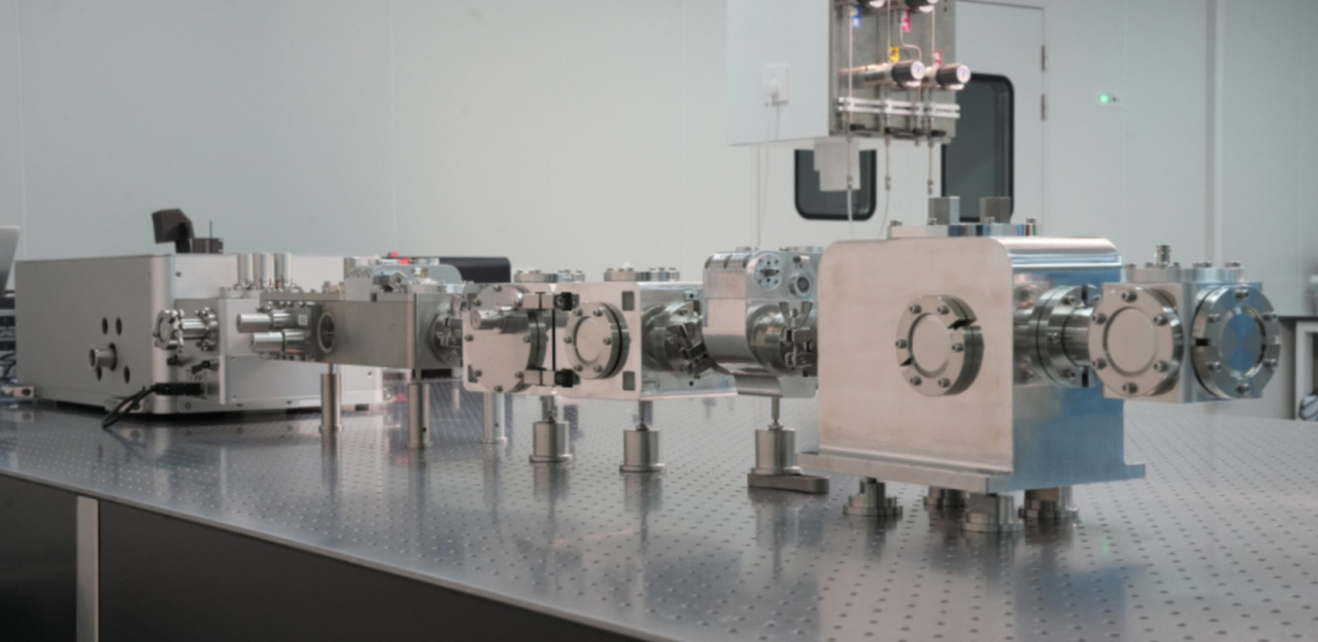 Trung Quốc đã tự sản xuất được máy quang khắc EUV để chế tạo chip, nhưng không thể phá thế độc tôn của ASML - Ảnh 1