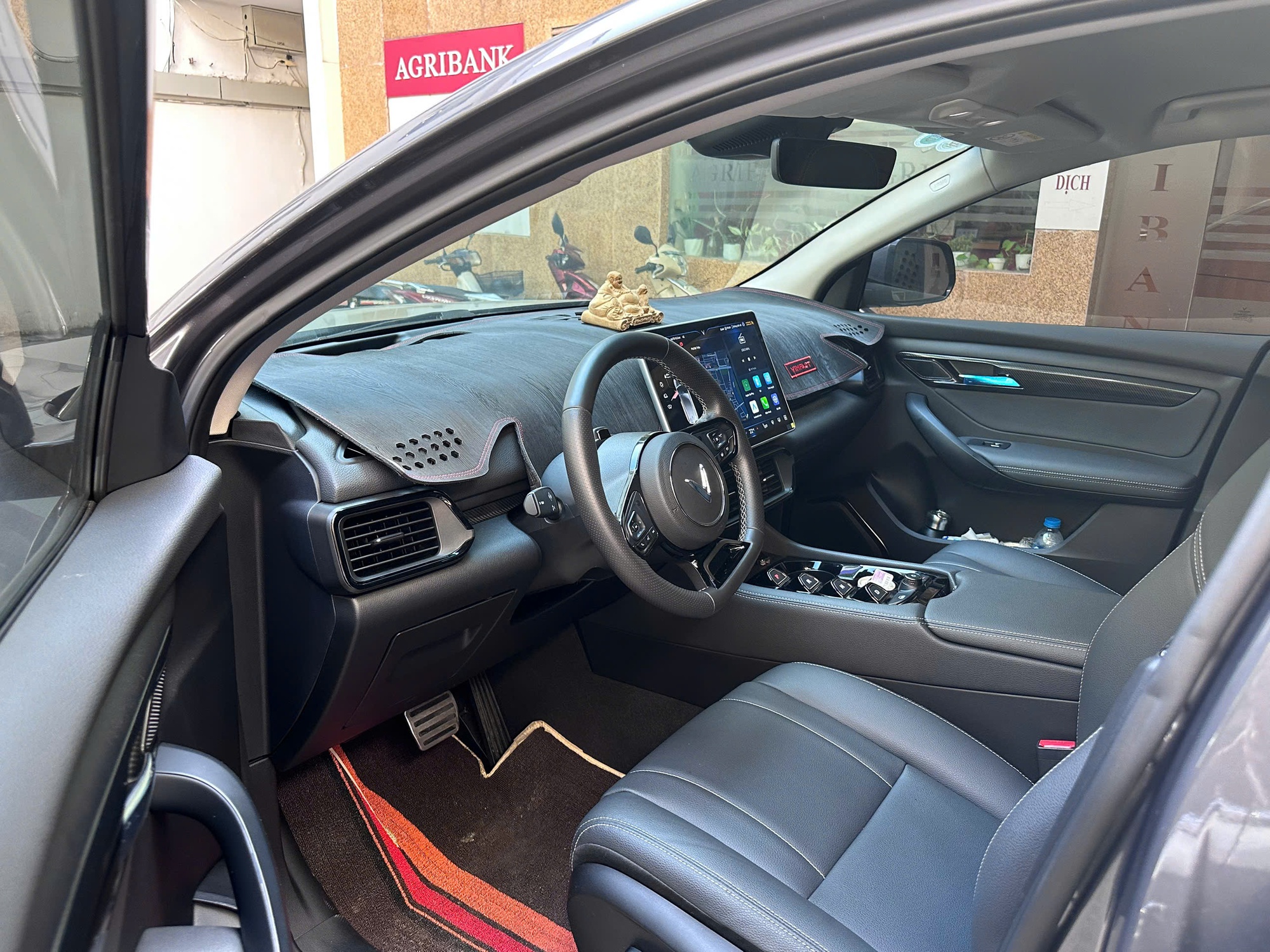 Đổi 2 xe VinFast VF 8 trong 2 năm liên tiếp, chủ xe chia sẻ: “Từng lái đủ loại xe xăng, giờ quay lại chắc không nổi” - Ảnh 4