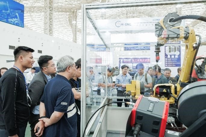 Hàng trăm gian hàng của doanh nghiệp Việt Nam và Mỹ, Đức, Nhật Bản, Hàn Quốc... tham dự Tuần lễ Công nghiệp và Công nghệ Việt Nam 2025 - Ảnh 4