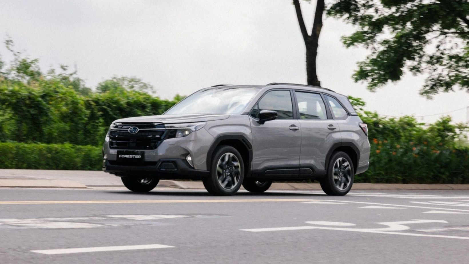 Subaru Forester mới chào giá từ 1,3 tỷ - lấy gì cạnh tranh với Mazda CX-5, Honda CR-V? - Ảnh 1