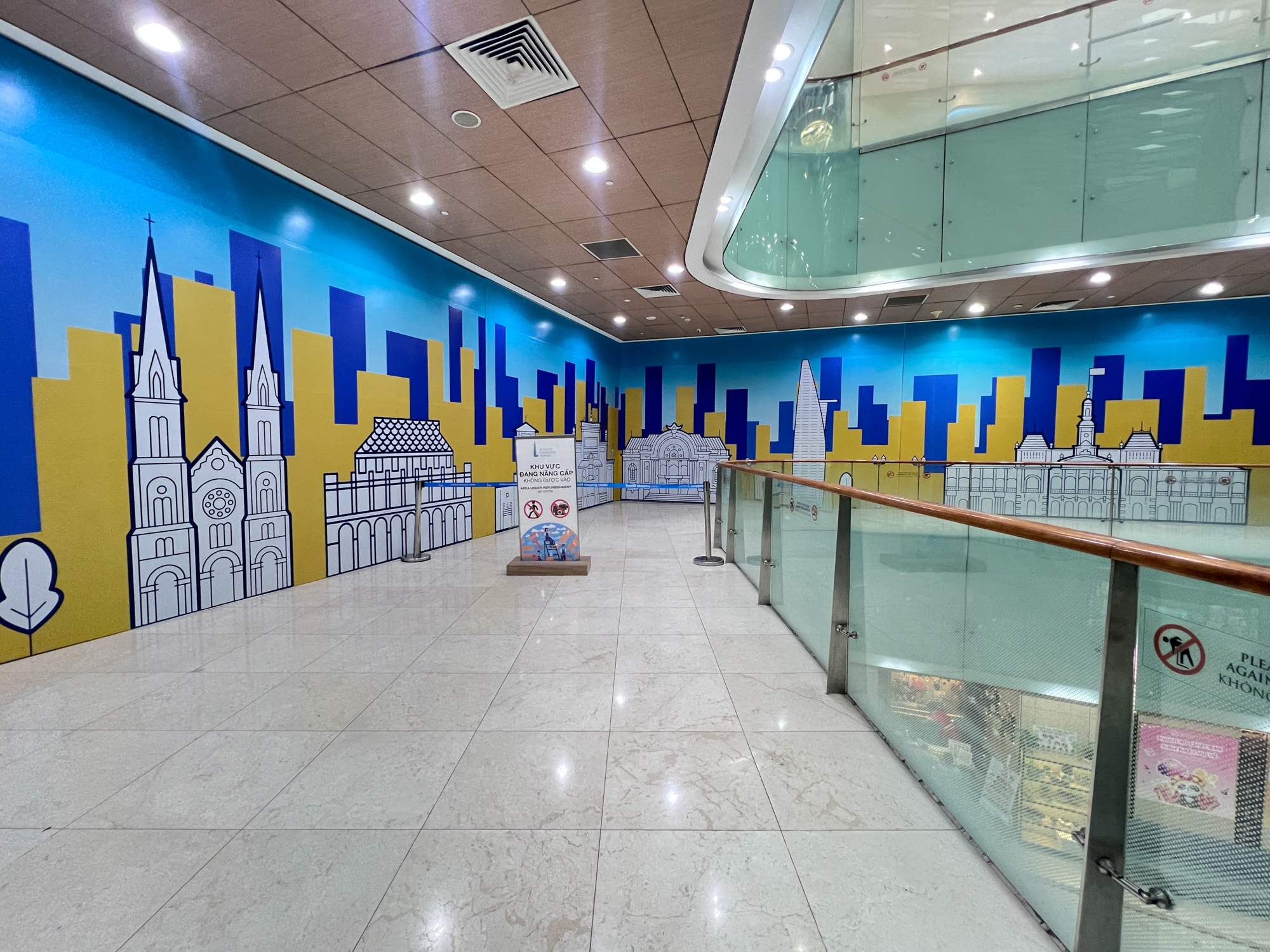 Cảnh trái ngược ở 2 tòa tháp biểu tượng ở TP.HCM: Nơi kín chỗ, nơi đìu hiu - Ảnh 4