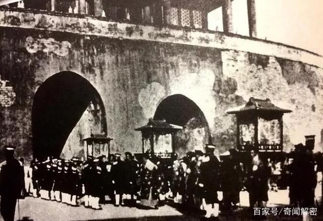 Hé lộ loạt ảnh hiếm chưa từng thấy chụp đám cưới Phổ Nghi - hoàng đế cuối cùng của Trung Quốc - Ảnh 5