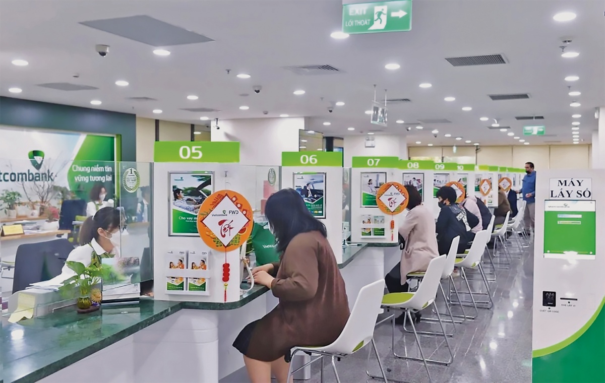 Lãi suất đang chịu nhiều sức ép - Ảnh 1