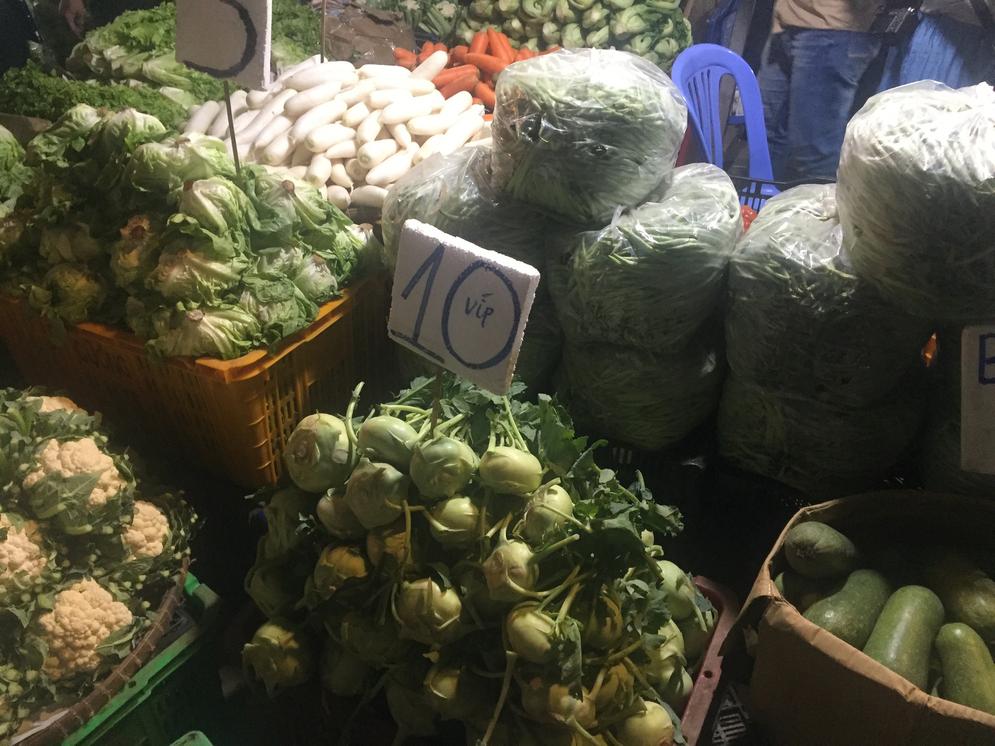 Giá rau củ tăng mạnh sau bão - Ảnh 1