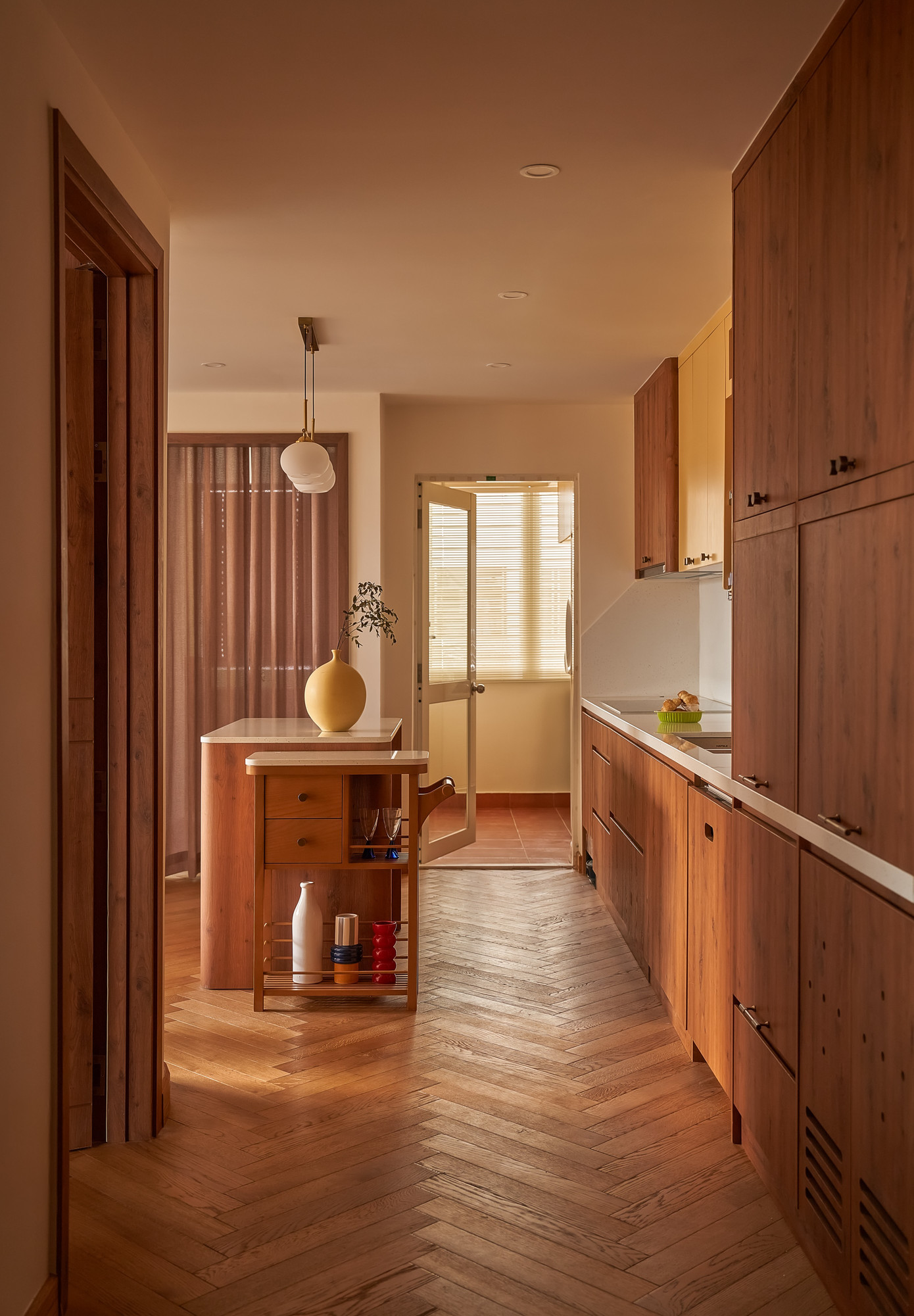 Căn hộ 130m2 được lấy cảm hứng từ những nếp gấp của gỗ - Ảnh 2