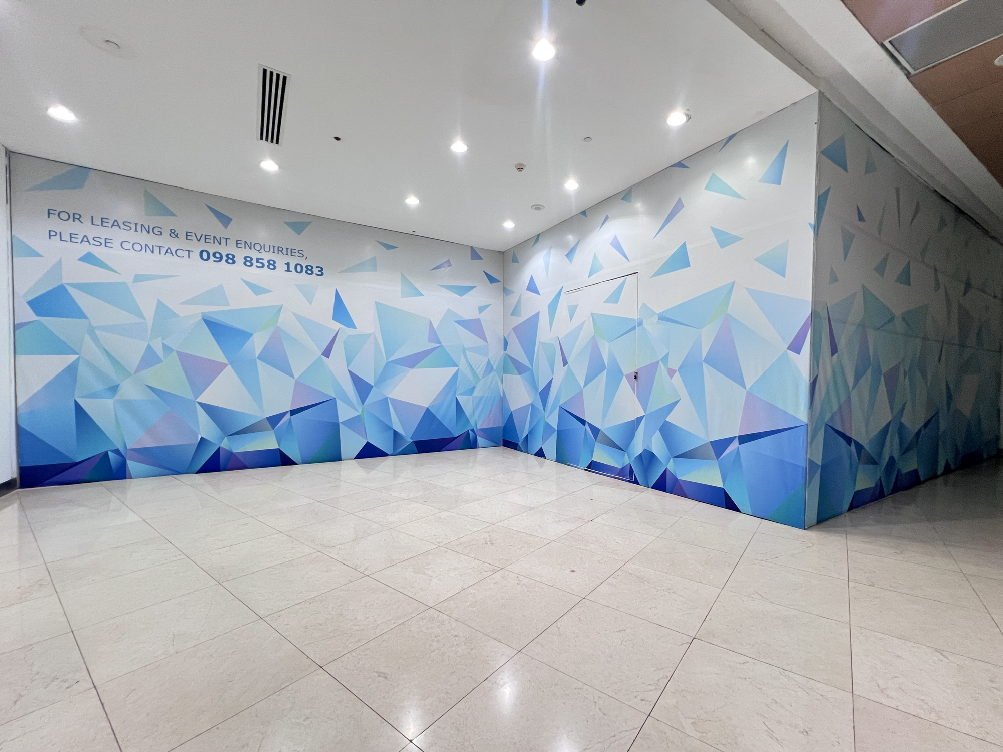 Cảnh trái ngược ở 2 tòa tháp biểu tượng ở TP.HCM: Nơi kín chỗ, nơi đìu hiu - Ảnh 5