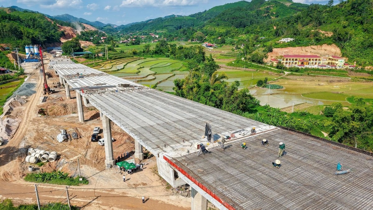 Hàng nghìn tấn loại thép cường độ cao duy nhất Hòa Phát sản xuất được tại Việt Nam được dùng tại Sân bay Long Thành, các dự án cao tốc, Aeon Mall, Vinhomes - Ảnh 2