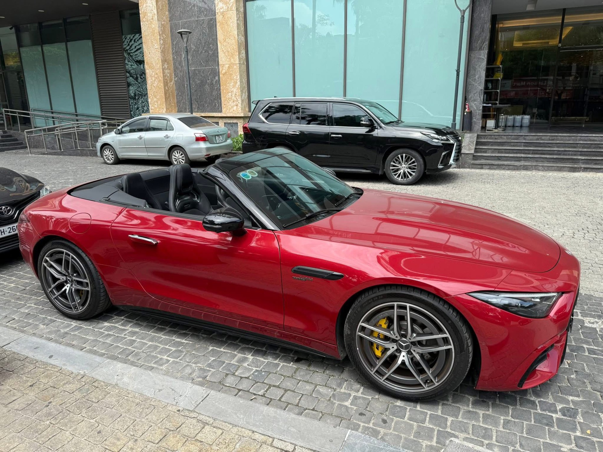 Rao Mercedes-AMG SL 43 ‘siêu lướt’ giá 5,9 tỷ đồng, người bán cho biết ra biển hết 7,2 tỷ, mới lăn bánh hơn 500km - Ảnh 4