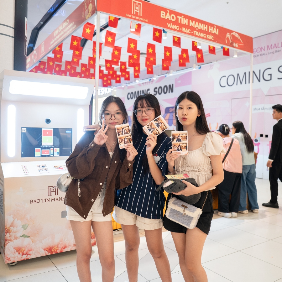Chiêu hút khách mới của ông lớn Highlands Coffee: Đặt photobooth tại cửa hàng, cứ mua nước là được chụp ảnh free - Ảnh 9