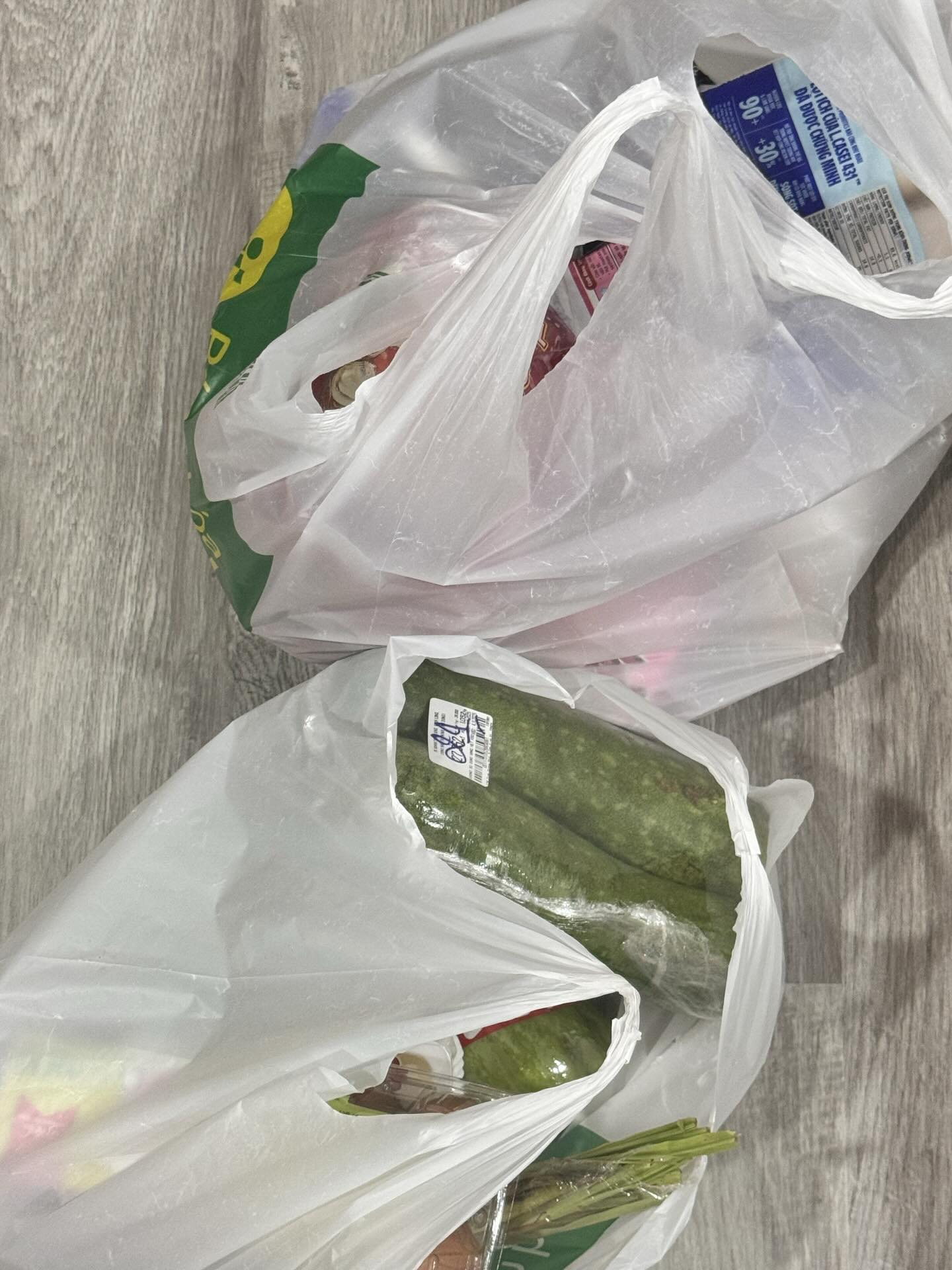 Cảnh tượng "đi mua không sót một thứ gì" trước khi bão cuồng phong Kalmaegi đổ bộ hôm nay! - Ảnh 8