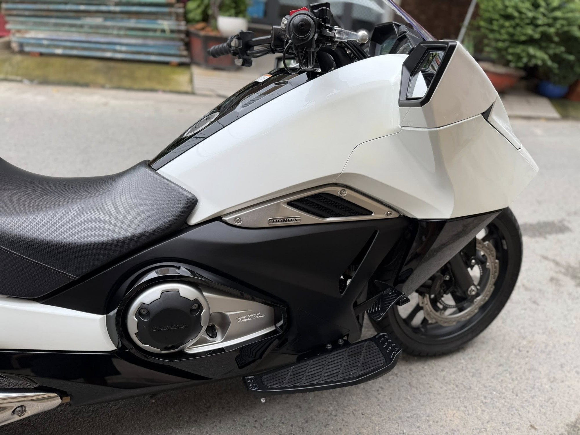 Xe tay ga 'phi thuyền' của Honda đang được rao bán ở Việt Nam, dùng chung một thứ với xe dẫn đoàn CSGT - Ảnh 11