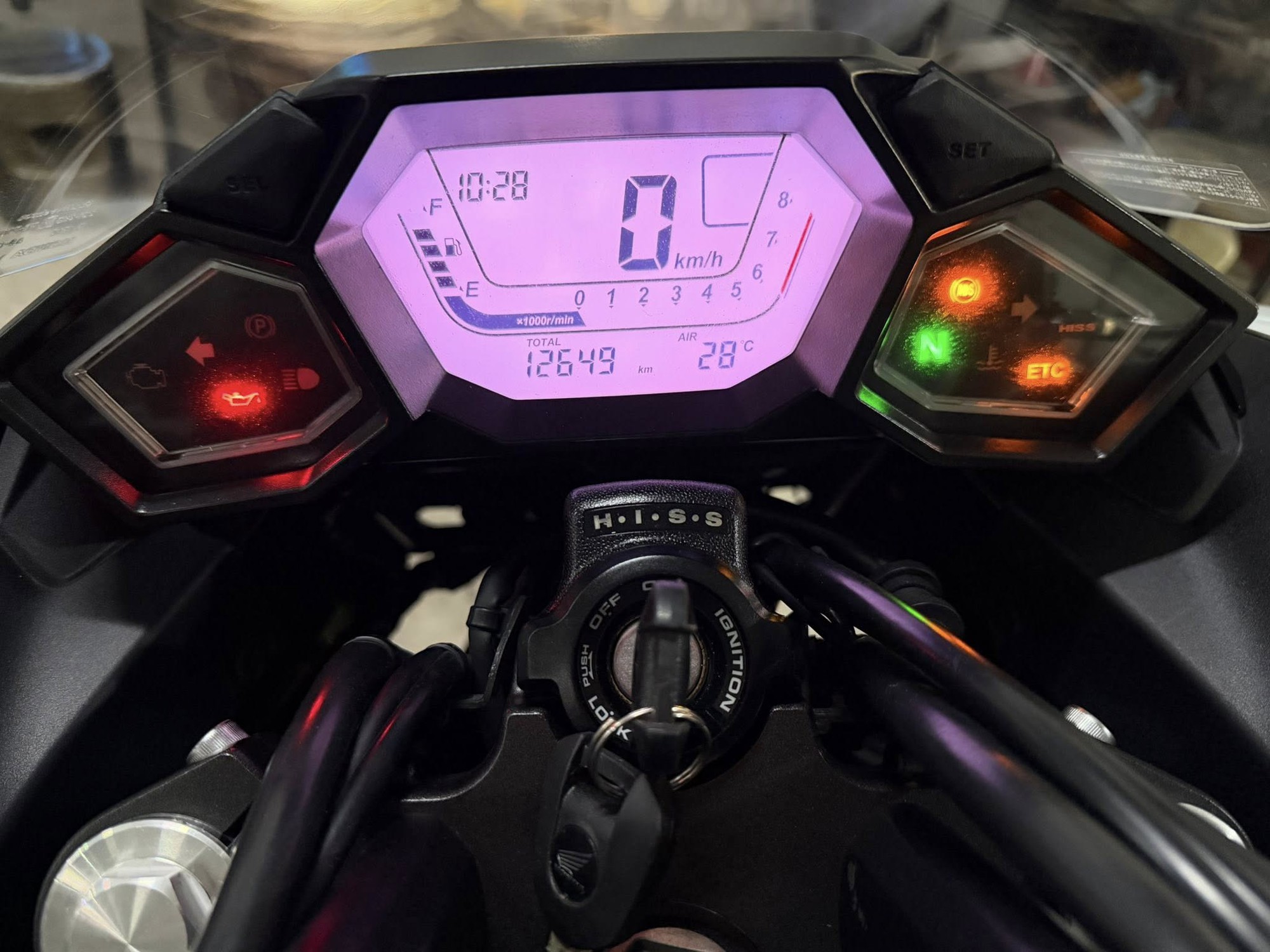 Xe tay ga 'phi thuyền' của Honda đang được rao bán ở Việt Nam, dùng chung một thứ với xe dẫn đoàn CSGT - Ảnh 19