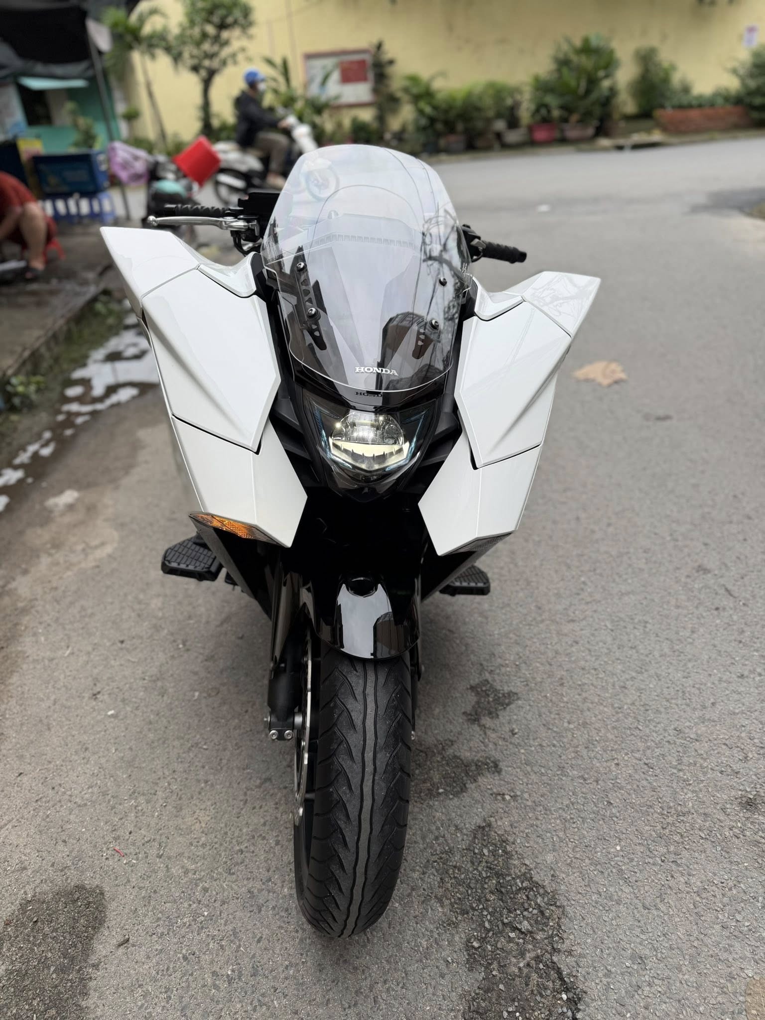 Xe tay ga 'phi thuyền' của Honda đang được rao bán ở Việt Nam, dùng chung một thứ với xe dẫn đoàn CSGT - Ảnh 3