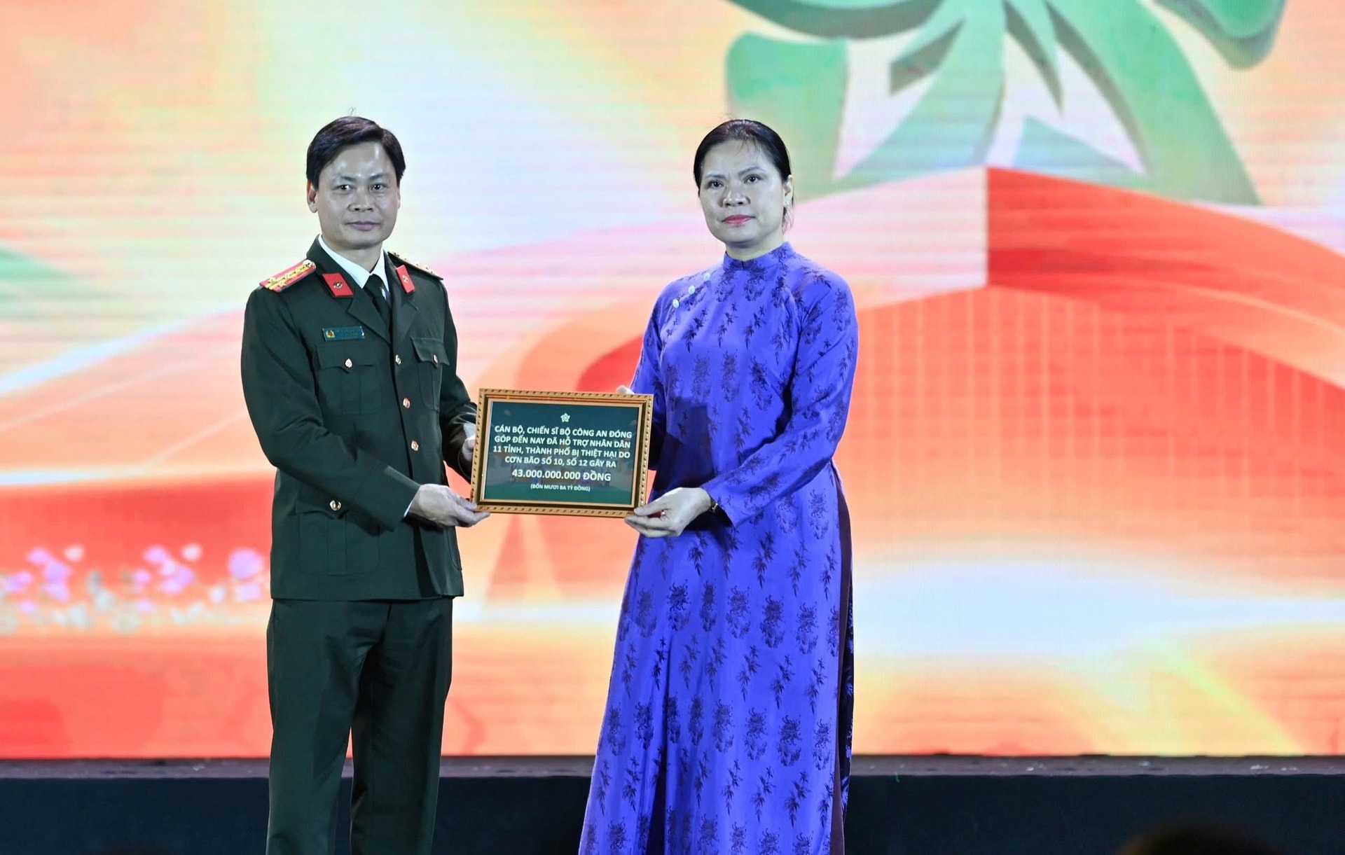 Hưởng ứng lời kêu gọi của Thủ tướng, Vingroup, Petrovietnam (PVN) và các doanh nghiệp ủng hộ 400 tỷ đồng cho miền Trung tại Hội chợ Mùa Thu 2025 - Ảnh 4