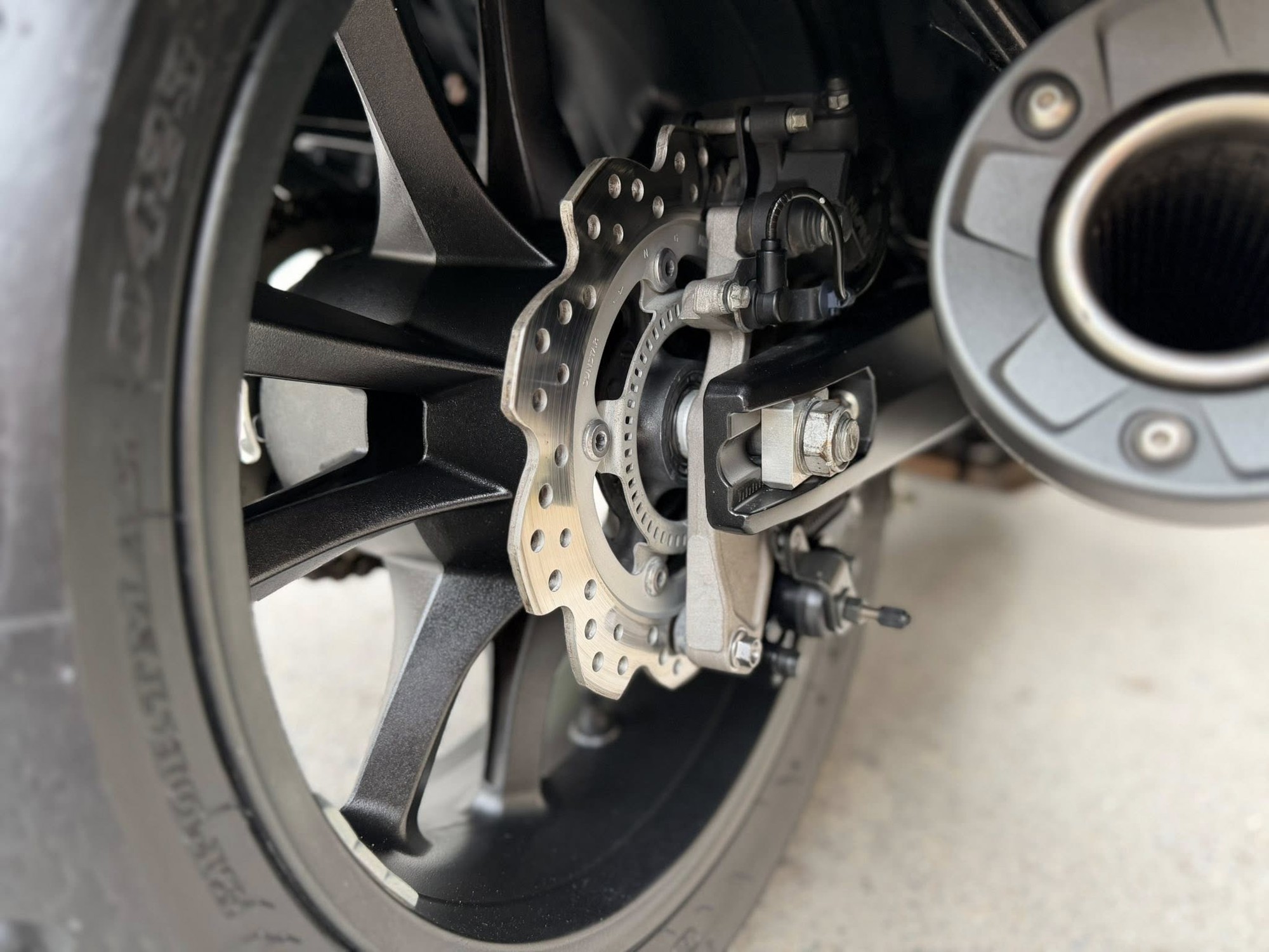 Xe tay ga 'phi thuyền' của Honda đang được rao bán ở Việt Nam, dùng chung một thứ với xe dẫn đoàn CSGT - Ảnh 16