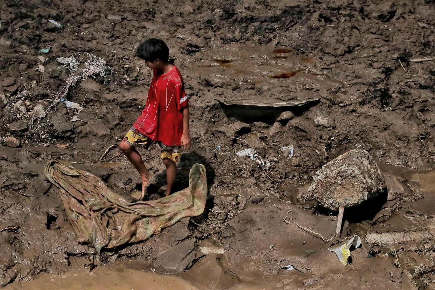 Bão cuồng phong Kalmaegi quá hung tàn, tất cả đều bị phá hủy: Những hình ảnh flycam lột tả sự thảm khốc - Ảnh 15