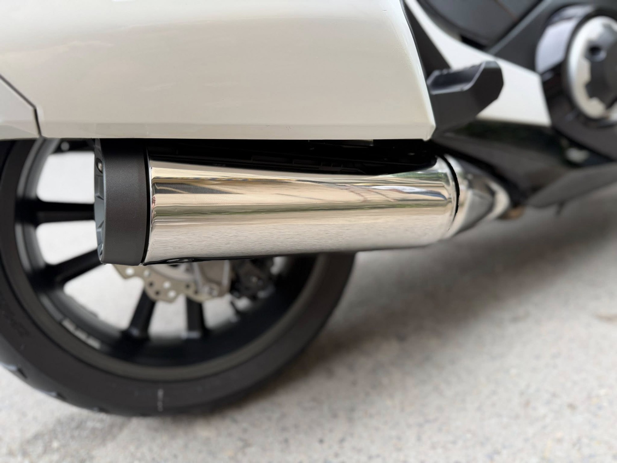 Xe tay ga 'phi thuyền' của Honda đang được rao bán ở Việt Nam, dùng chung một thứ với xe dẫn đoàn CSGT - Ảnh 17