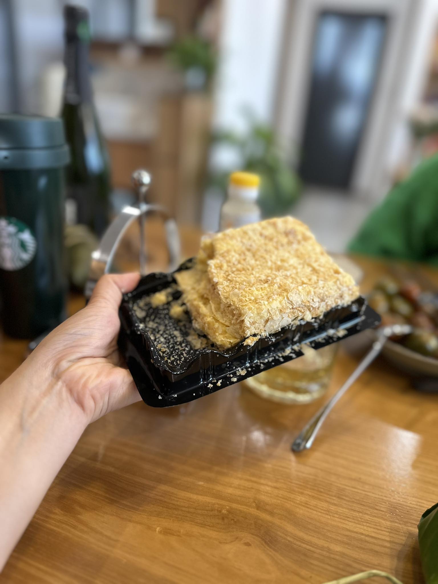 Chiếc bánh 85.000 khiến 2000 người "chầu chực" chờ mua ở Hà Nội - Ảnh 3