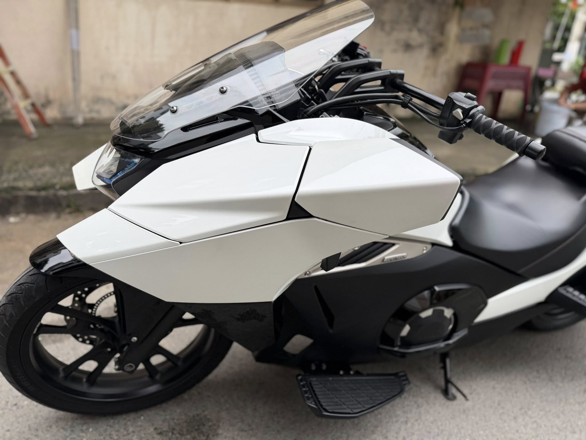 Xe tay ga 'phi thuyền' của Honda đang được rao bán ở Việt Nam, dùng chung một thứ với xe dẫn đoàn CSGT - Ảnh 6