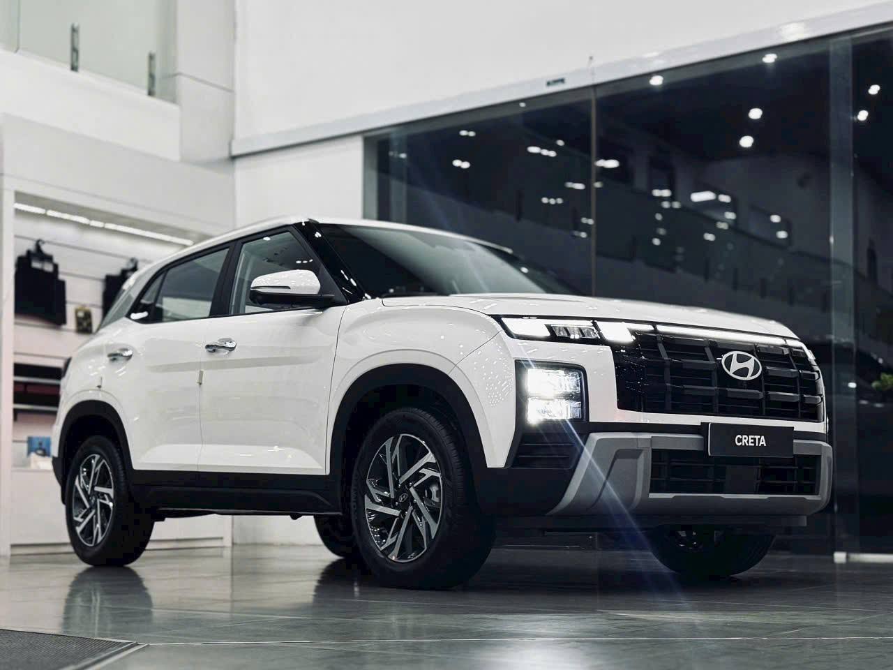 Hyundai Creta giảm giá tới 49 triệu tại đại lý, giá thực tế rẻ ngang SUV hạng A - Ảnh 1